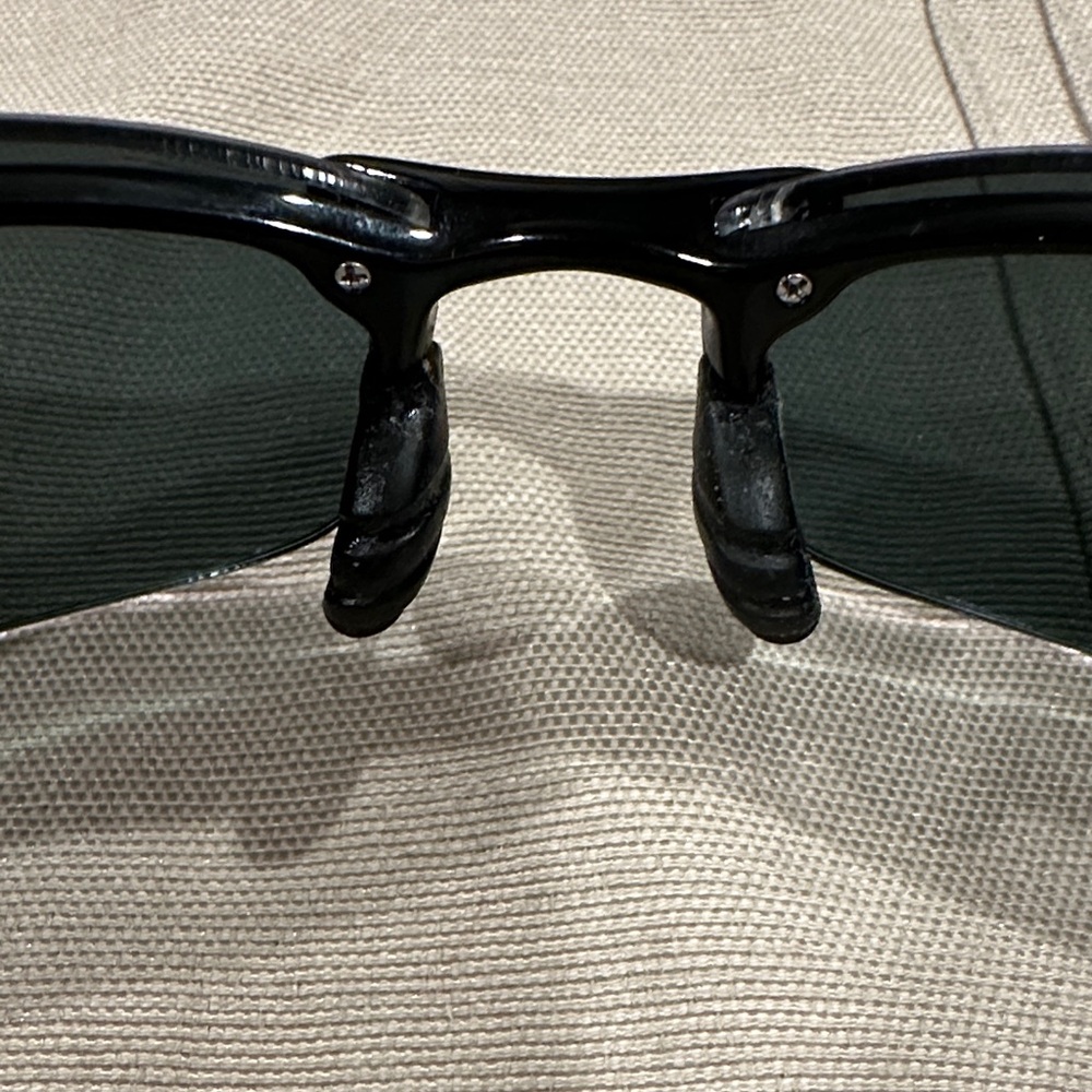 Maui Jim Black Sunglasses with Tan Case - Picture 4 of 5